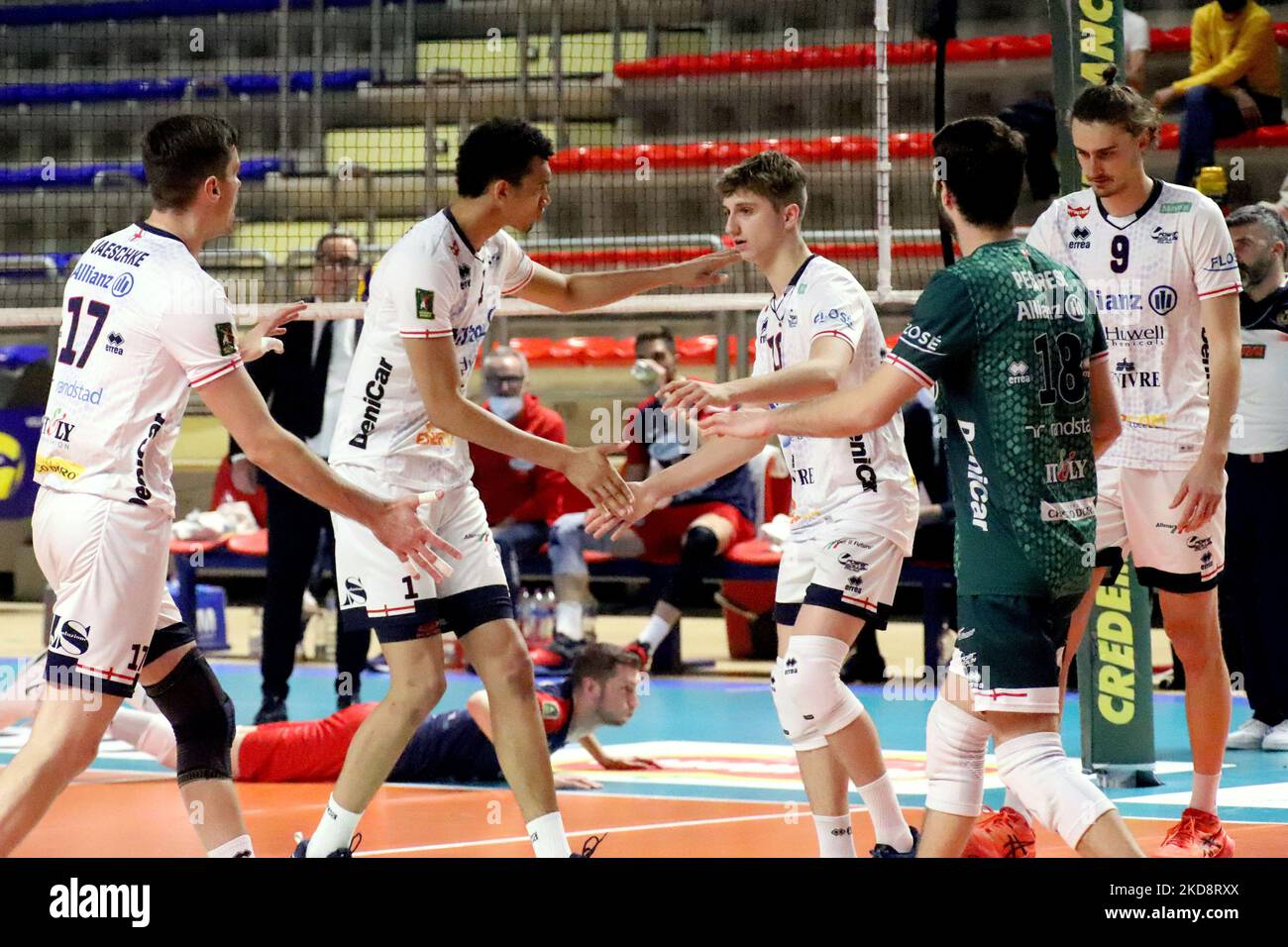 Allianz Milano exultation. Pendant le volley-ball Italien Serie A Men SuperLeague Championship jouer 5th place - Gioiella Prisma Taranto vs Allianz Milano sur 30 avril 2022 au PalaMazzola à Taranto, Italie (photo de Giuseppe Leva/LiveMedia/NurPhoto) Banque D'Images