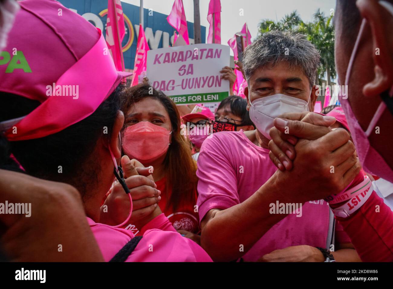 Divers groupes de travailleurs célèbrent la Journée du travail à Quezon City, dans la région métropolitaine de Manille, aux Philippines, sur 1 mai 2022. Aux Philippines, le groupe syndical a approuvé la course à la présidence et à la vice-présidence du vice-président Leni Robredo et du sénateur Francis Pangilinan. (Photo par Ryan Eduard Benaid/NurPhoto) Banque D'Images