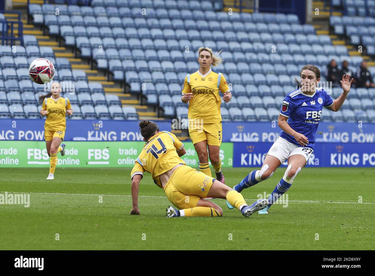 Shannon O'Brien, de Leicester City, tire sur le but lors du match de la Barclays FA Women's Super League entre Leicester City et Reading au King Power Stadium, Leicester, le dimanche 1st mai 2022. (Photo de Kieran Riley/MI News/NurPhoto) Banque D'Images