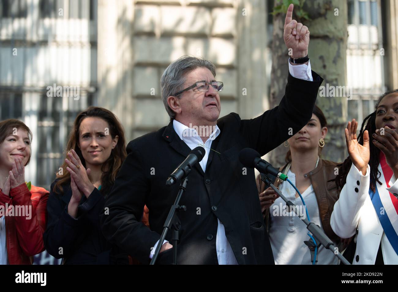 Parti de gauche français la France Insoumise (LFI) membre du Parlement Jean-Luc Melenson, ancien candidat à la présidence qui a terminé troisième au premier tour de l'élection, prononce un discours lors de la journée annuelle de mai (fête du travail) marquant la journée internationale des travailleurs sur la place de la République à Paris sur 1 mai, 2022. (Photo de Quentin Veuillet/NurPhoto) Banque D'Images