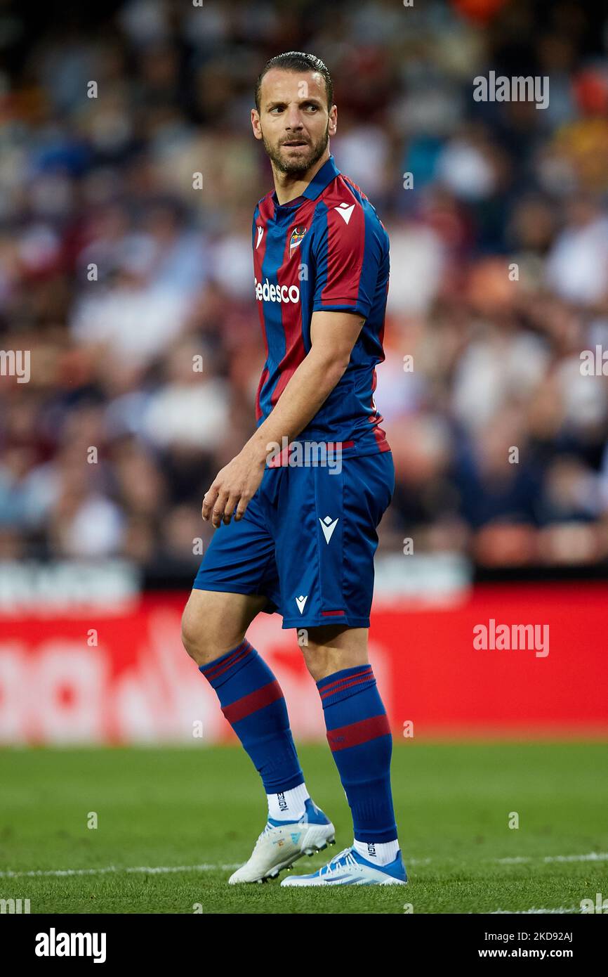 Roberto Soldado de Levante UD regarde pendant le match de la Liga Santander entre Valencia CF et Levante UD au stade Mestalla, 30 avril 2022, Valence, Espagne. (Photo de David Aliaga/NurPhoto) Banque D'Images