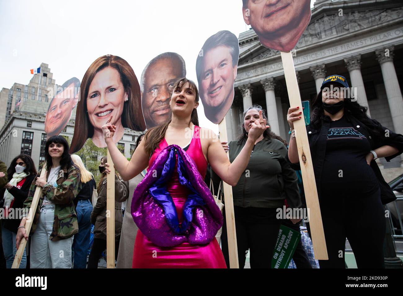 Des milliers de manifestants pour le droit à l'avortement se sont rassemblés sur la place Foley à New York, sur 3 mai 2022, pour ensuite marcher jusqu'au parc de la place Washington, dénonçant le projet d'avis divulgué par le juge de la Cour suprême Samuel Aito, suggérant que Roe contre Wade sera frappé dans les mois à venir. (Photo de Karla Ann Cote/NurPhoto) Banque D'Images