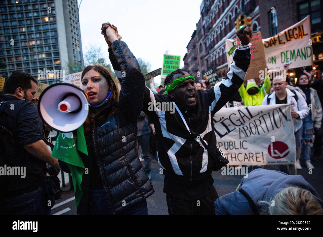 Des milliers de manifestants pour le droit à l'avortement se sont rassemblés sur la place Foley à New York, sur 3 mai 2022, pour ensuite marcher jusqu'au parc de la place Washington, dénonçant le projet d'avis divulgué par le juge de la Cour suprême Samuel Aito, suggérant que Roe contre Wade sera frappé dans les mois à venir. (Photo de Karla Ann Cote/NurPhoto) Banque D'Images