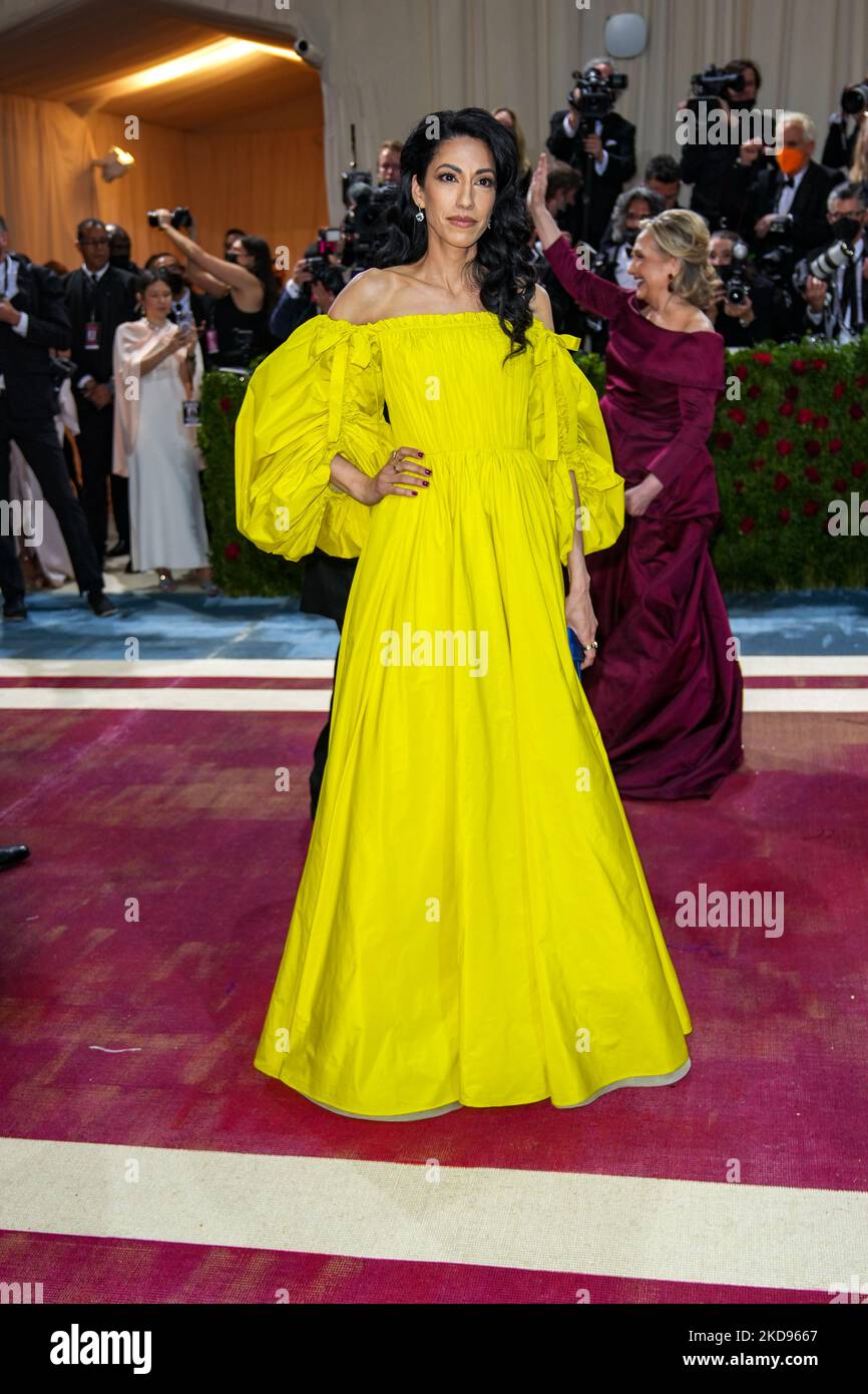 NEW YORK, NEW YORK 02 MAI HUMA Abedin participe au gala met 2022