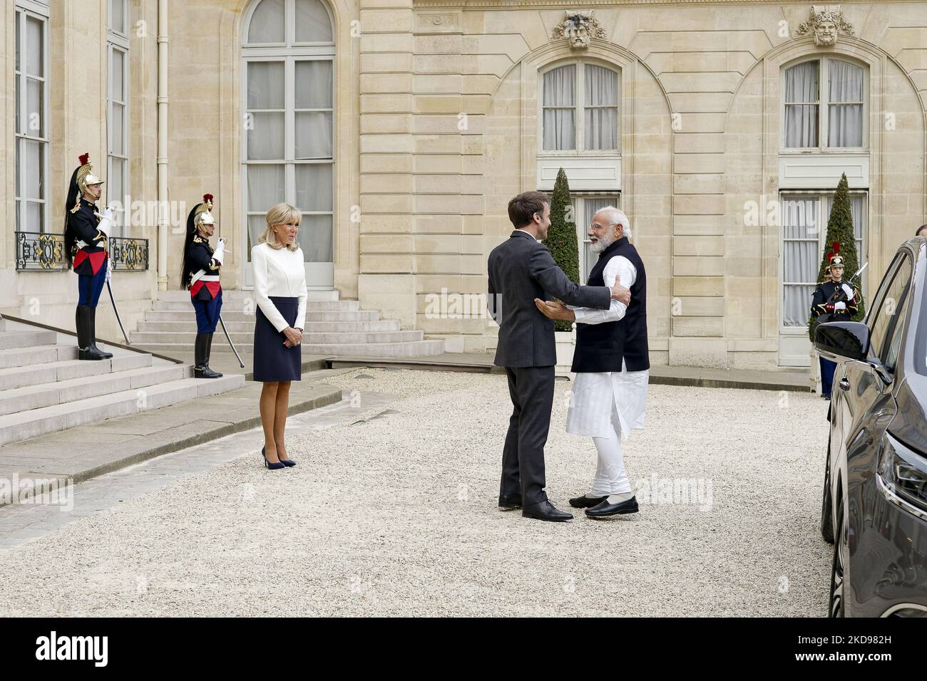 Le président français Emmanuel Macron accueille le Premier ministre indien Narendra Modi au Palais présidentiel d'Elysee - 4 mai 2022, Paris (photo de Daniel Pier/NurPhoto) Banque D'Images