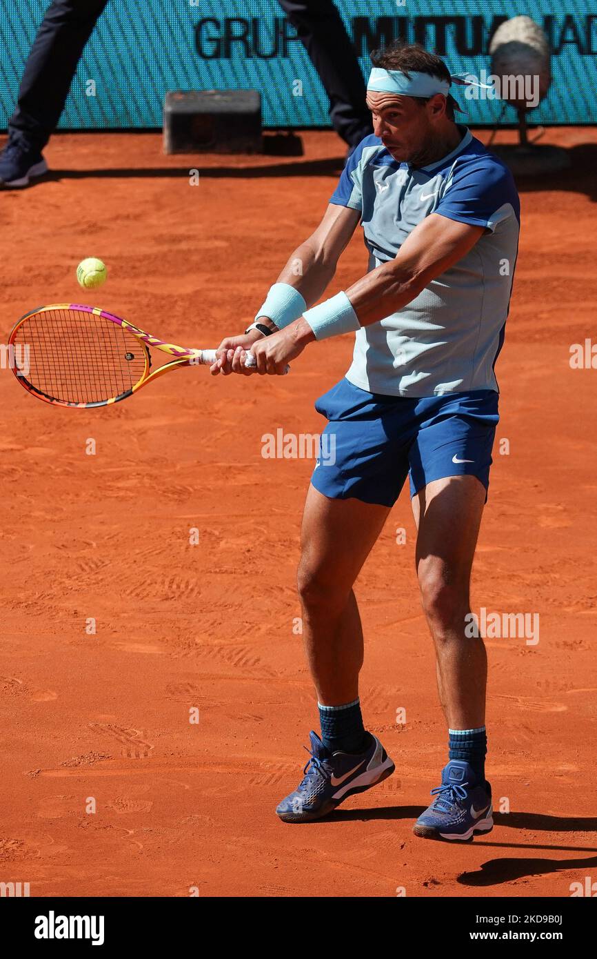 L'Espagne Rafael Nadal joue contre l'Espagne Rafael Nadal lors de leur 2022  ATP Tour Madrid tournoi de tennis ouvert tournoi de singles quart-finale au  Caja Magica à Madrid sur 6 mai 2022