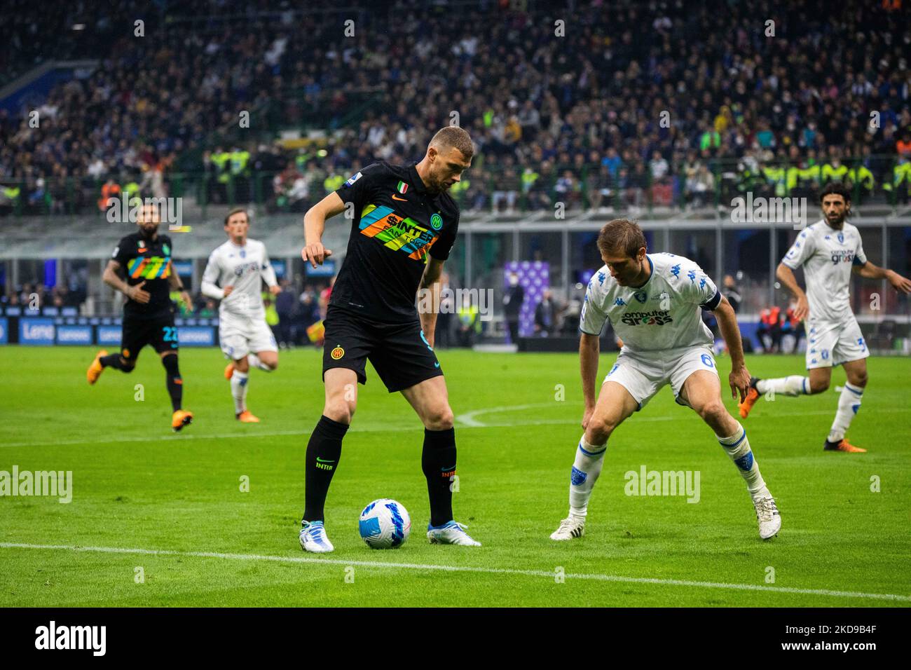 Ediz Dzeko en action pendant la série Un match de football entre le FC Internazionale et le FC Empoli au Stadio Giuseppe Meazza à San Siro, Milan, Italie sur 06 mai, 2022 (photo de Mairo Cinquetti/NurPhoto) Banque D'Images