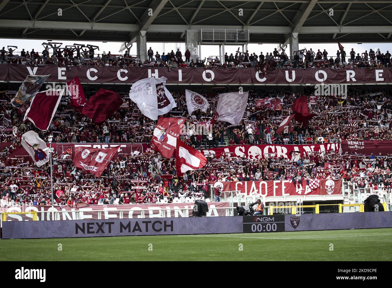 Les supporters de Turin applaudissent pendant la série Un match de football n.36 TURIN - NAPLES sur 07 mai 2022 au Stadio Olimpico Grande Turin à Turin, Piémont, Italie. (Photo de Matteo Bottanelli/NurPhoto) Banque D'Images