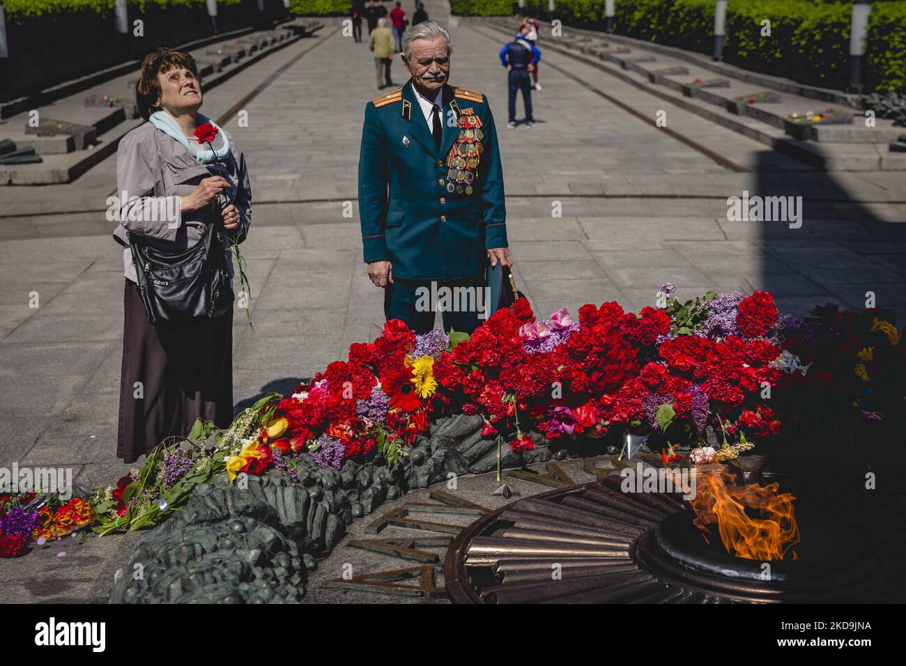 Fleurs en l'honneur du 77th anniversaire de la victoire sur le nazisme pendant la Seconde Guerre mondiale, sur 9 mai 2022, Ukraine, Kiev (photo d'Oleg Pereverzev/NurPhoto) Banque D'Images