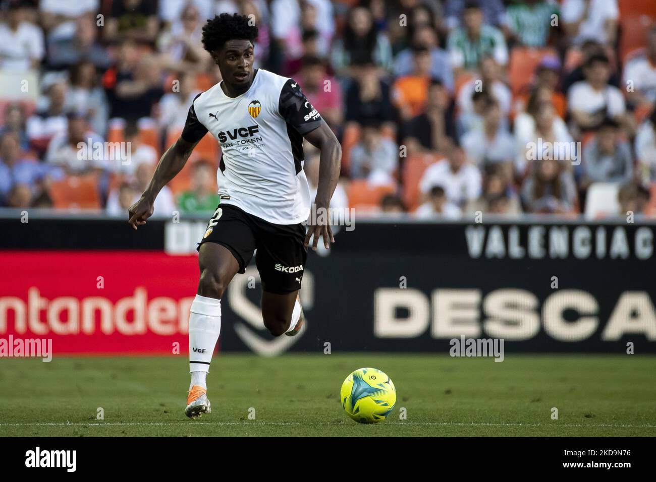 Thierry Rendall Correia de Valence CF pendant le match de la Liga entre Valencia CF et Real Betis Balompie au stade Mestalla sur 10 mai 2022. (Photo de Jose Miguel Fernandez/NurPhoto) Banque D'Images