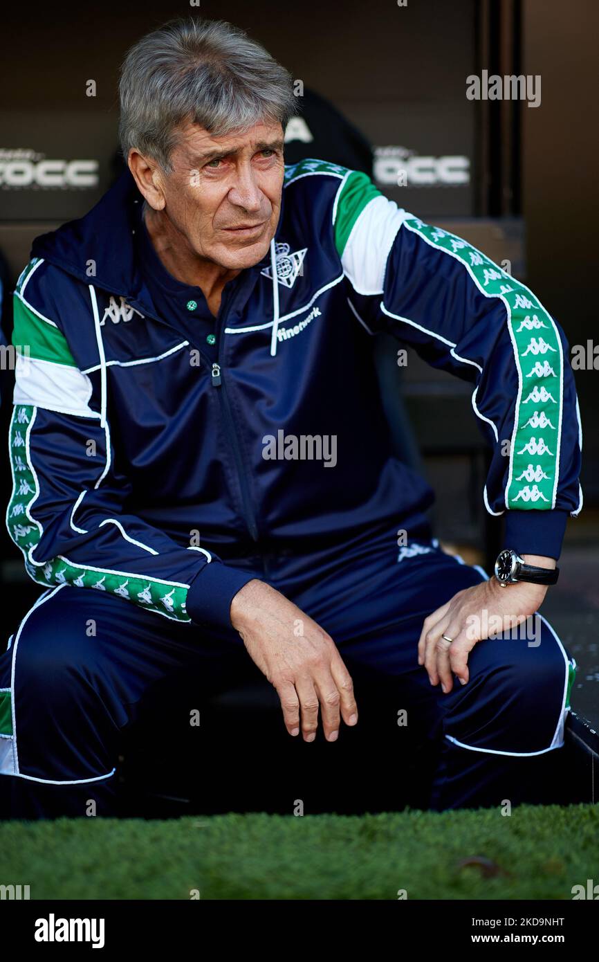 Manuel Pellegrini entraîneur en chef de Real Betis regarde avant le match de la Liga Santander entre Valencia CF et Real Betis au stade Mestalla, 10 mai 2022, Valence, Espagne. (Photo de David Aliaga/NurPhoto) Banque D'Images
