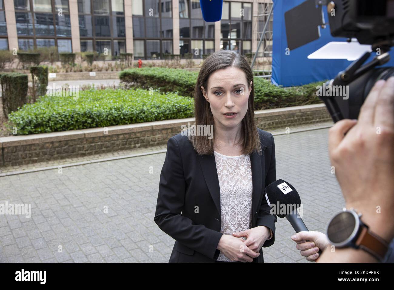 Le Premier ministre finlandais, Sanna Marin, arrive à un sommet de l'UE, la réunion des dirigeants européens, et fait une réunion d'information avec les médias et la presse, à Bruxelles, en Belgique, sur 24 mars 2022. Le président finlandais et le Premier ministre ont officiellement annoncé leur soutien à l'adhésion à l'OTAN en mai 2022, le pays devant bientôt présenter une demande d'adhésion. (Photo de Nicolas Economou/NurPhoto) Banque D'Images