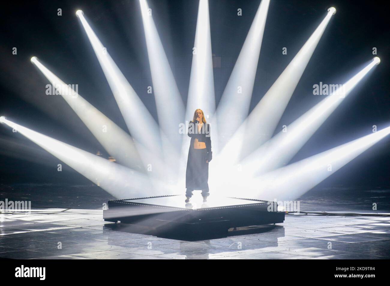 S10 (de Diepte) pays-Bas pendant le Concours Eurvision Song 2022, répétitions de la Grande finale sur 13 mai 2022 à Pala Olimpico à Turin, Italie.(photo de Nderim Kacili/LiveMedia/NurPhoto) Banque D'Images