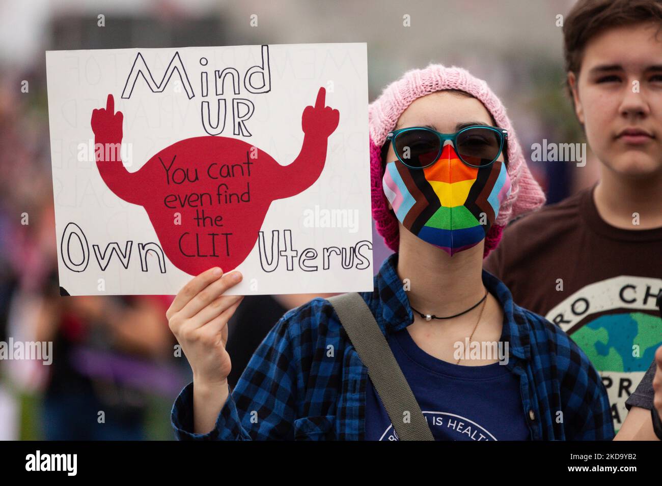 Un manifestant affiche un signe à l'événement phare d'une journée nationale de protestation pour les droits en matière de reproduction. Les hôtes Planned Parenthood et la Marche des femmes ont organisé les nombreuses manifestations en réponse au projet d'avis divulgué par la Cour suprême qui va annuler le droit à l'avortement établi par Roe c. Wade. Des milliers d'Américains présents à l'événement ont exigé que les droits à l'autonomie corporelle et aux décisions en matière de reproduction restent entre les mains de chaque individu. (Photo d'Allison Bailey/NurPhoto) Banque D'Images