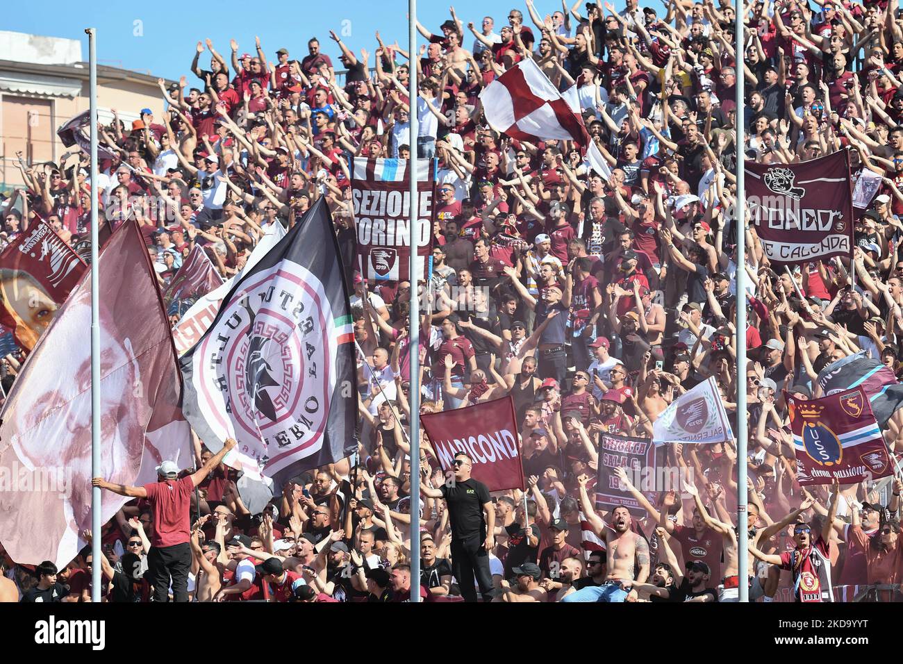 Fans de US Salernitana pendant le football italien série A match Empoli FC vs US Salernitana sur 14 mai 2022 au stade Carlo Castellani à Empoli, Italie (photo de Lisa Guglielmi/LiveMedia/NurPhoto) Banque D'Images