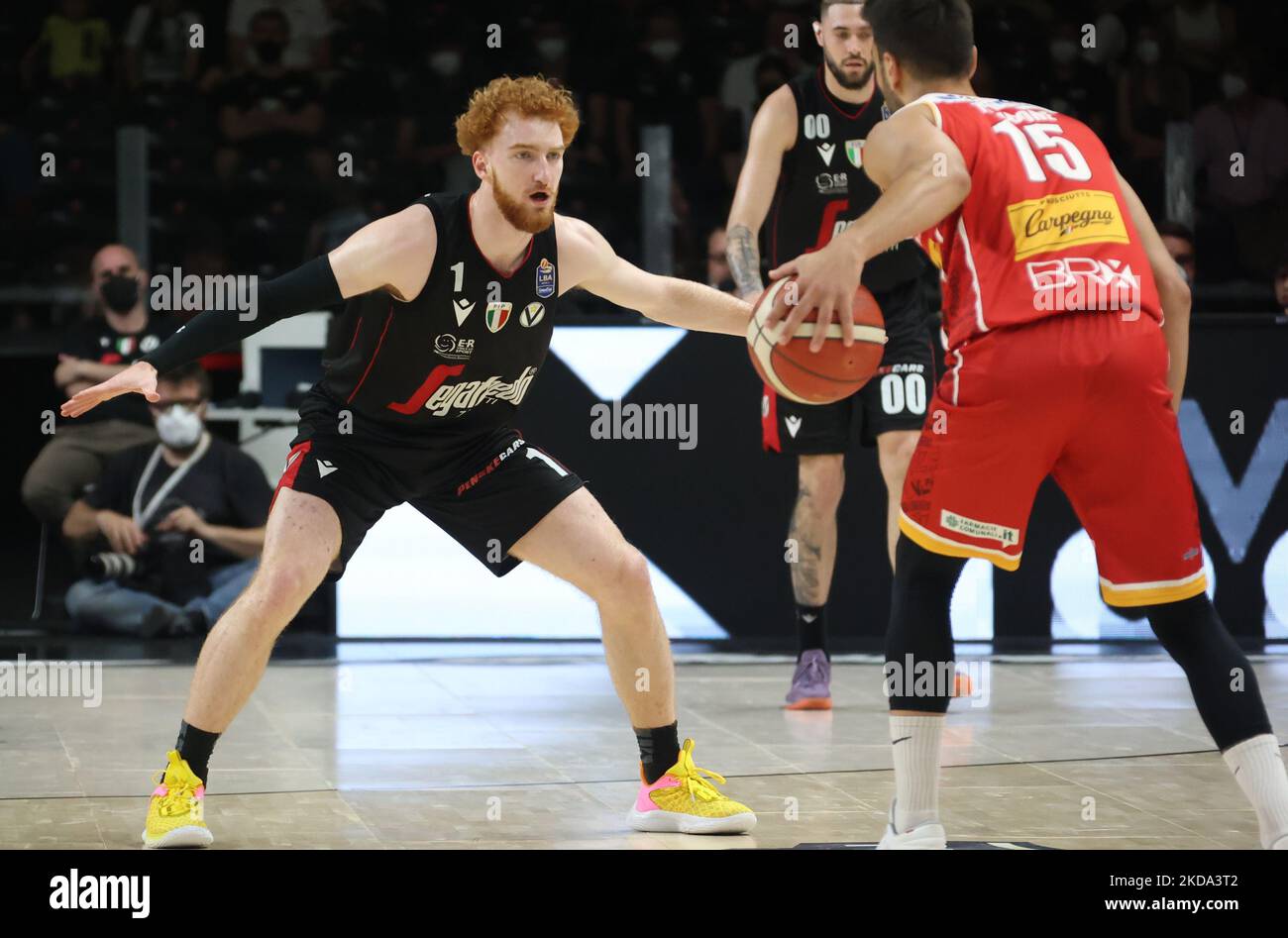 Niccolo Mannion (Segafredo Virtus Bologna) pendant le match 1 des éliminatoires du championnat italien de basket-ball série A1 Segafredo Virtus Bologna vs. Carpegna Prosciutto Pesaro à la Segafredo Arena - Bologne, 15 mai 2022 - (photo de Michele Nucci/LiveMedia/NurPhoto) Banque D'Images