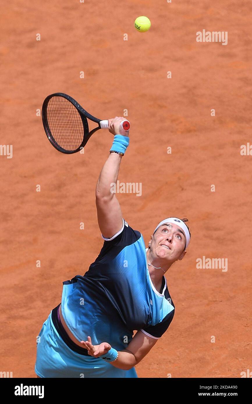 Ons Jabeur en action lors du match final des femmes Internazionali BNL d'Italia entre IGA Swiatek et ont Jabeur le 15 mai 2022 à Foro Italico, Rome. (Photo de Giuseppe Maffia/NurPhoto) Banque D'Images