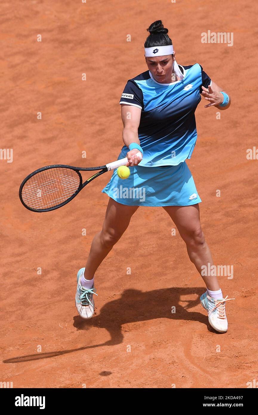 Ons Jabeur en action lors du match final des femmes Internazionali BNL d'Italia entre IGA Swiatek et ont Jabeur le 15 mai 2022 à Foro Italico, Rome. (Photo de Giuseppe Maffia/NurPhoto) Banque D'Images