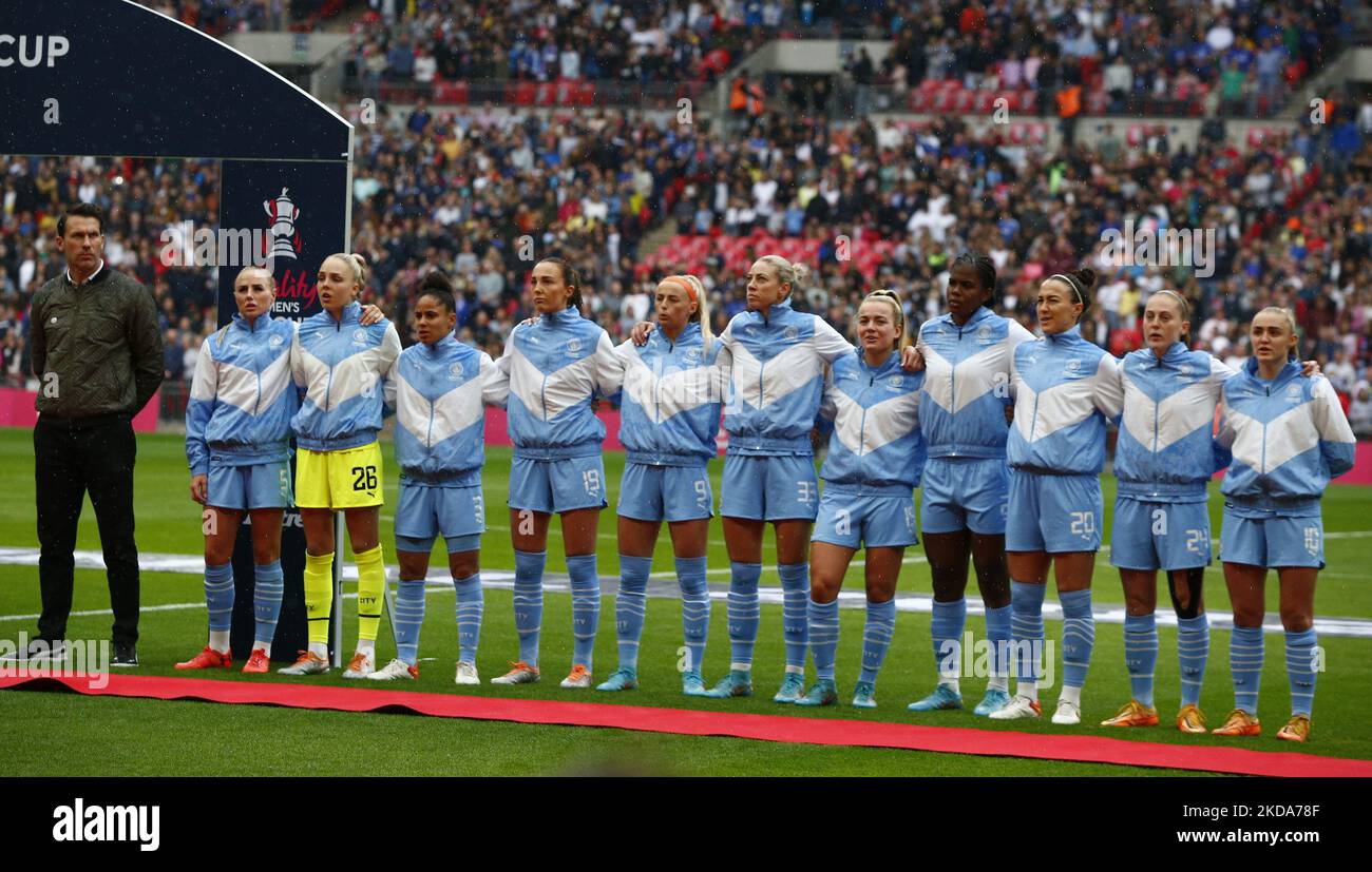 LONDRES, ANGLETERRE - MAI 15:G-D Gareth Taylor responsable du WFC Manchester City Alex Greenwood du WFC Manchester City Ellie Roebuck du WFC Manchester City Demi Stokes du WFC Manchester City Caroline Weir du WFC Manchester City WFC Chloe Kelly du WFC Manchester City Alanna Kennedy du WFC Manchester City Lauren Hemp of Manchester City WFC Khadija Shaw de Manchester City WFC Lucy Bronze de Manchester City WFC Keira Walsh de Manchester City WFC et Georgia Stanway de Manchester City WFC avant la finale féminine de la coupe FA entre Chelsea Women et Manchester City Women au stade Wembley , Londres, Royaume-Uni 15th mai , Banque D'Images