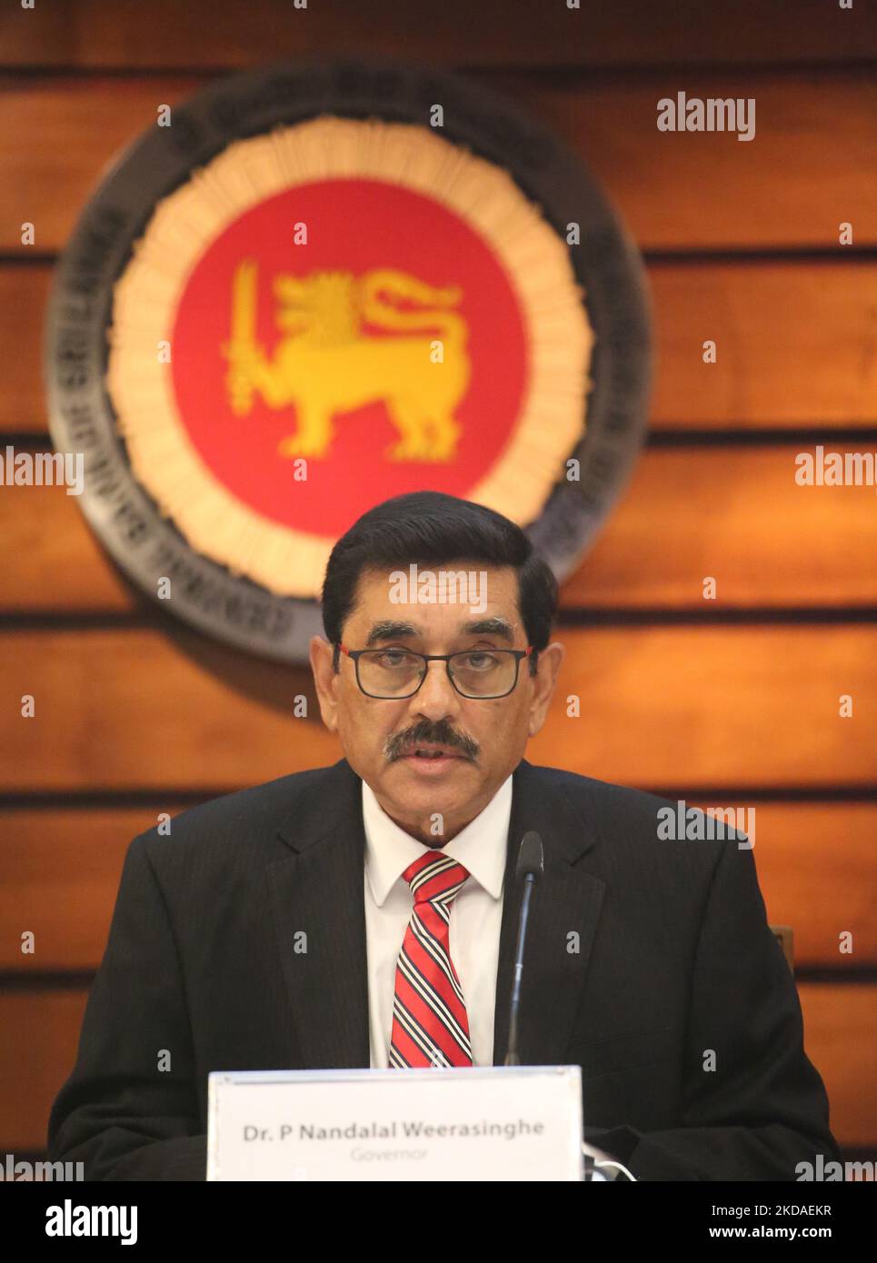 Gouverneur de la Banque centrale sri-lankaise Nandalal Weerasinghe lors d'un exposé des médias à la Banque centrale de Colombo, au Sri Lanka-19 mai 2022. Banque D'Images