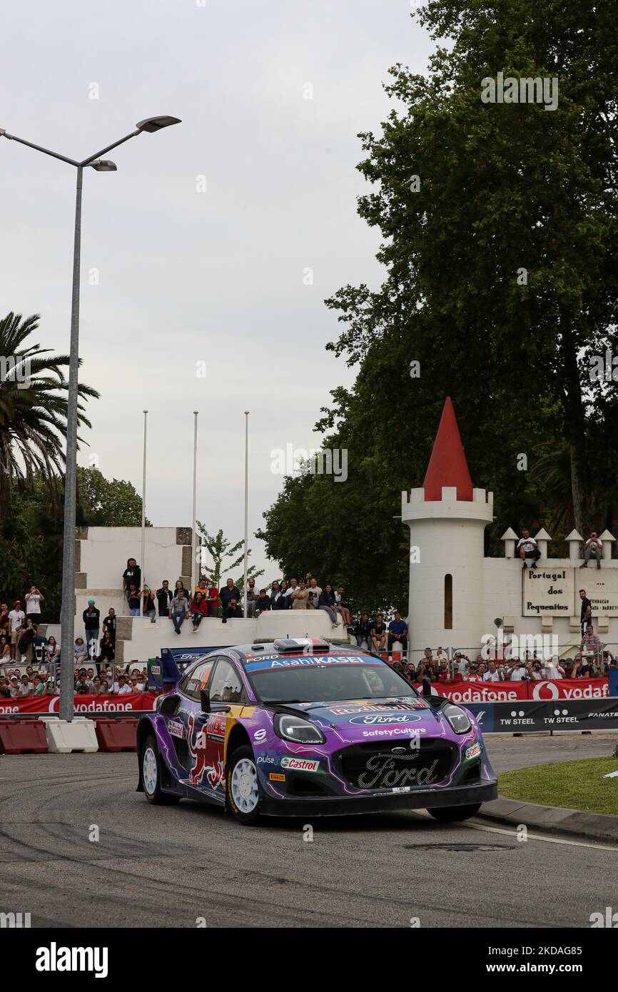 Sébastien LOEB (FRA) et Isabelle GALMICHE (FRA) dans FORD Puma Rally1 de M-SPORT FORD WORLD RALLY ÉQUIPE en action pendant la SS1 rue Coimbra du rassemblement Vodafone WRC Portugal 2022 à Matosinhos - Portugal, on 19 mai 2022. (Photo de Paulo Oliveira / NurPhoto) Banque D'Images