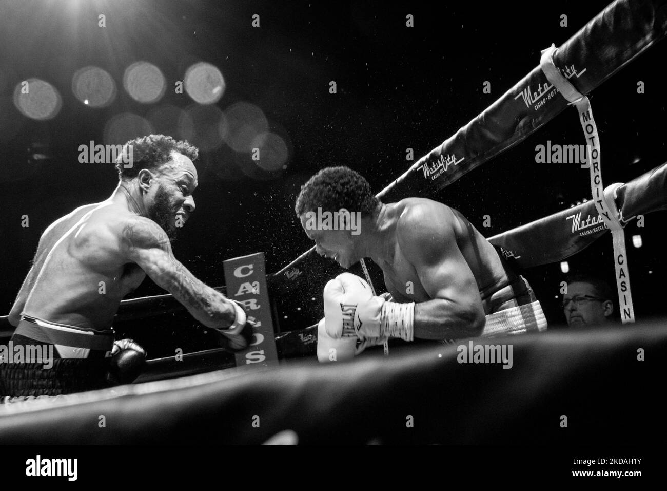 Ramon Guevara (11-25-2; République dominicaine en passant par Grand Rapids, MI) a battu LaQuan Lewis (7-14-1; Brooklyn, NY) lors d'un match de poids et haltères de 4 tours au Motor City Casino and Hotel de Detroit, MI le 13 mai 2022. (Photo par Adam J. Dewey/NurPhoto) Banque D'Images