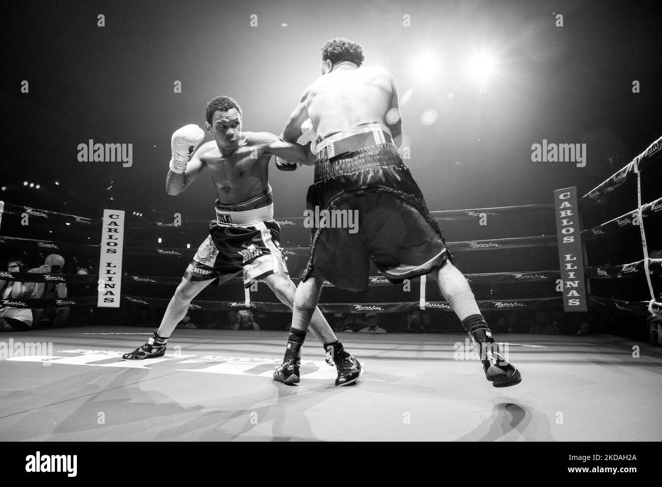 Ramon Guevara (11-25-2; République dominicaine en passant par Grand Rapids, MI) a battu LaQuan Lewis (7-14-1; Brooklyn, NY) lors d'un match de poids et haltères de 4 tours au Motor City Casino and Hotel de Detroit, MI le 13 mai 2022. (Photo par Adam J. Dewey/NurPhoto) Banque D'Images