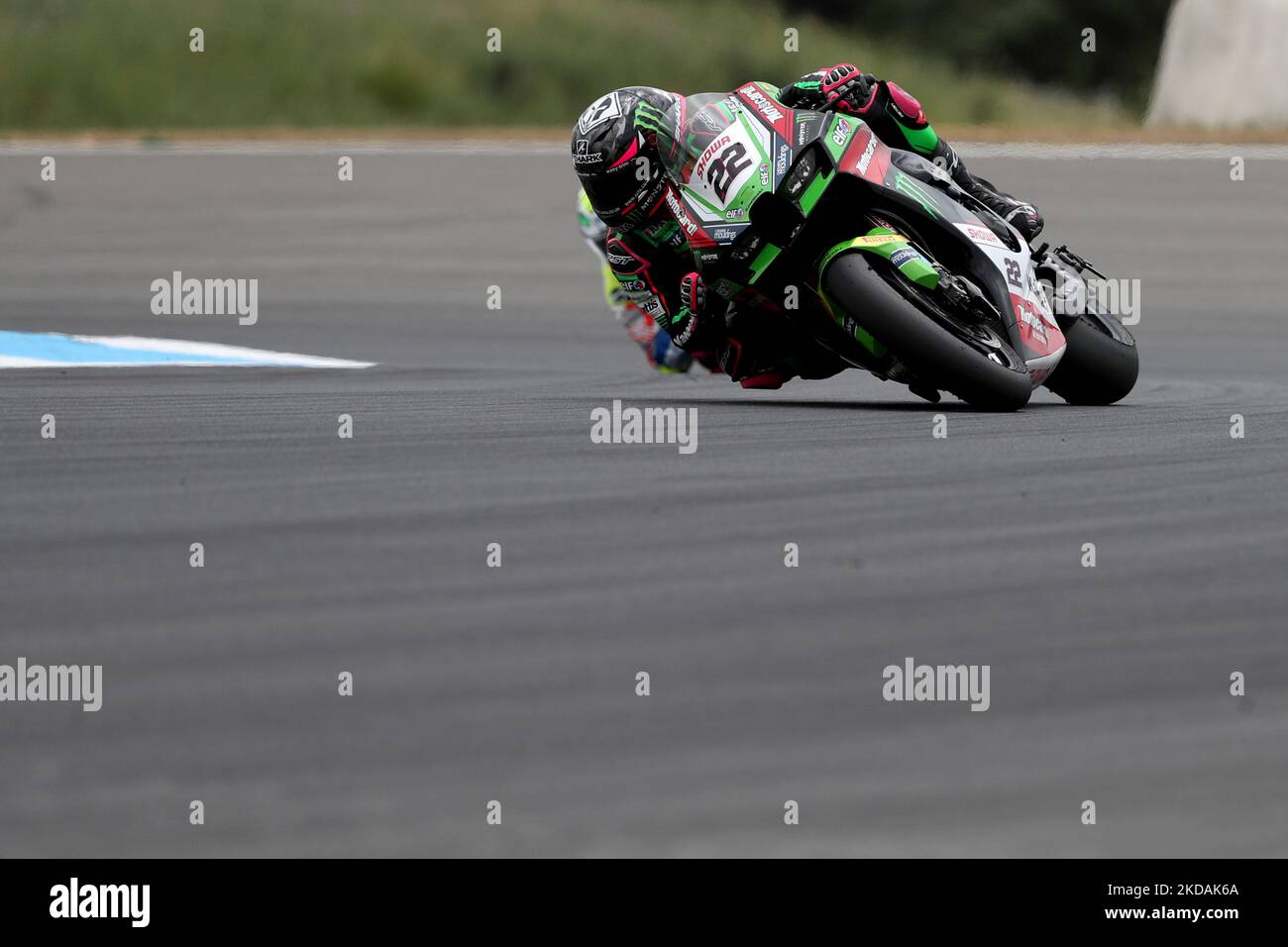 Alex Lowes britannique de l'équipe de course de Kawasaki Worldsbk participe à la course 1 du championnat du monde de Superbike de FIM Estoril Round au Circuito Estoril à Cascais, Portugal sur 21 mai 2022. (Photo par Pedro Fiúza/NurPhoto) Banque D'Images