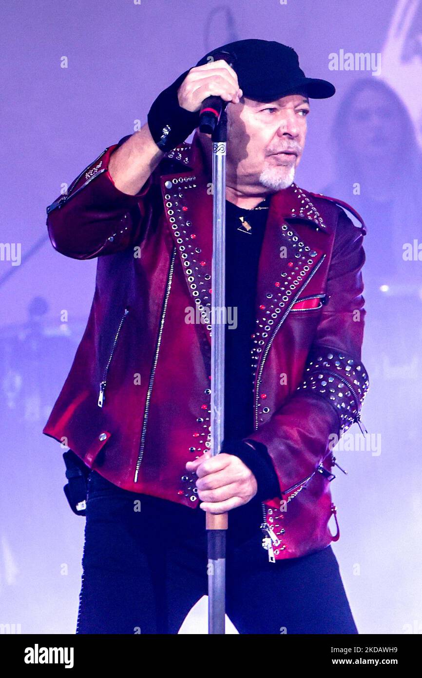 La chanteuse italienne Vasco Rossi en concert à Ippodromo San Siro à Milan, Italie, on 24 mai 2022 (photo de Mairo Cinquetti/NurPhoto) Banque D'Images