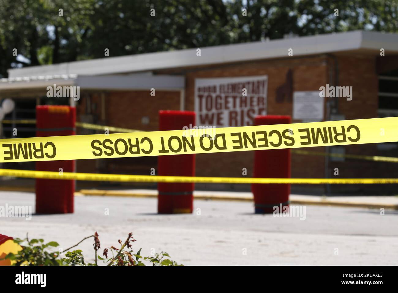 Vue générale à l'école d'Elemntary de Robb à la suite d'un tir de masse d'antan sur 25 mai 2022 à Uvalde, Texas, États-Unis. Mardi, Salvador Ramos aurait tué 19 étudiants et 2 enseignants lors d'une fusillade de masse avant d'être tué par des policiers de l'école élémentaire Robb. La fusillade à l'école est l'une des plus meurtrières de l'histoire américaine depuis le massacre de Columbine en 1999 dans le Colorado et selon des sources « la fusillade de de masse de 27th cette année ». (Photo de John Lamparski/NurPhoto) Banque D'Images