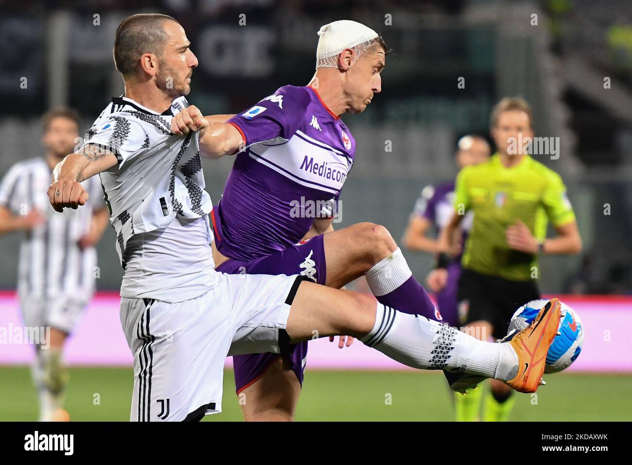 Krzysztof Piatek (ACF Fiorentina) et Leonardo Bonucci (Juventus FC) pendant le football italien série A match ACF Fiorentina vs Juventus FC sur 21 mai 2022 au stade Artemio Franchi de Florence, Italie (photo de Lisa Guglielmi/LiveMedia/NurPhoto) Banque D'Images