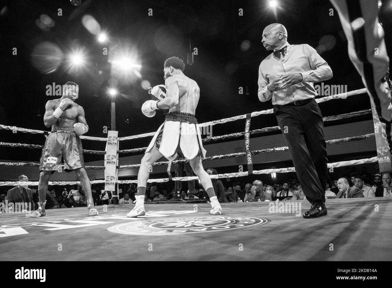 Super poids-lourd Marlon “Savage” Harrington (8-0, 7 Kos; Detroit, MI) a effacé son adversaire Azael Cosio (21-10-2, 18 Kos; Panama) avec un knockout de 4th tours qui a envoyé Cosio s'écraser au coin neutre avec le sang versé de son oreille droite. (Photo par Adam J. Dewey/NurPhoto) Banque D'Images