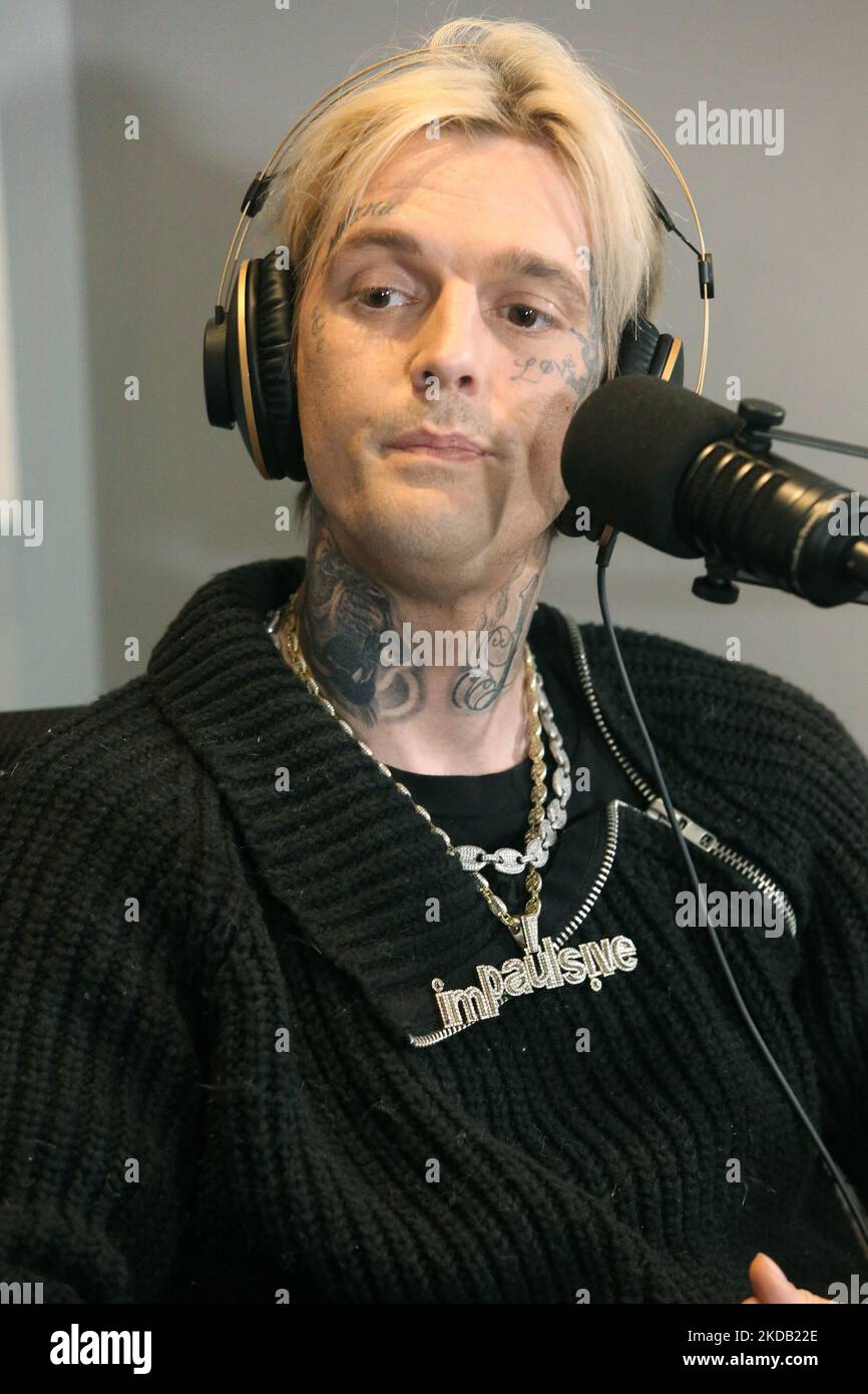 **PHOTO DE FICHIER** Aaron carter a trouvé mort à la maison à l'âge de 34 ans. PHILADELPHIE, PA - AVRIL 9 : Aaron carter en photo discutant de son prochain 12 juin 2021 Showboat Hôtel dans Atlantic City Celebrity Boxing match avec Lamar Odom sur Un bon moment podcast avec Ryan Banks à Philadelphie, Pa 9 avril 2021 crédit : Star Shooter/MediaPunch Banque D'Images