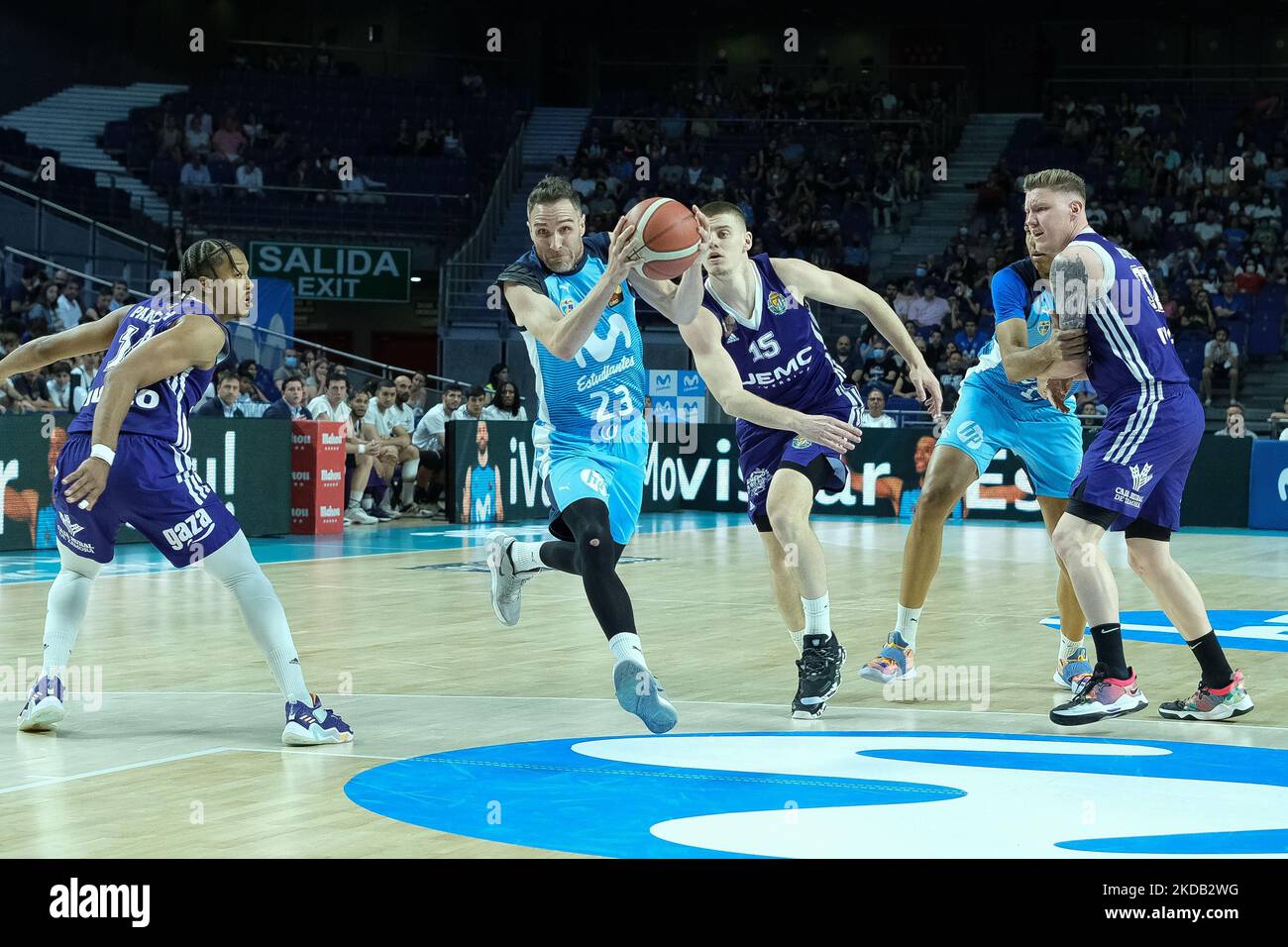 Álex Urtasun de Movistar Estudiantes lors du premier match de basket-ball des séries de LEB Oro entre Movistar Estudiantes vs Real Valladolid au Palacio de los Deportes à Madrid, 27 mai 2022, Espagne (photo d'Oscar Gonzalez/NurPhoto) Banque D'Images