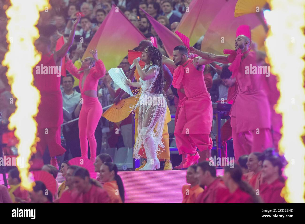 Camila Cabello se produit dans le spectacle de pré-match avant le match final de la Ligue des champions de l'UEFA entre le FC Liverpool et le Real Madrid CF au Stade de France sur 28 mai 2022 à Paris, en France. (Photo de Giuseppe Maffia/NurPhoto) Banque D'Images Camila Cabello se produit dans le spectacle de pré-match avant le match final de la Ligue des champions de l'UEFA entre le FC Liverpool et le Real Madrid CF au Stade de France sur 28 mai 2022 à Paris, en France. (Photo de Giuseppe Maffia/NurPhoto) Banque D'Images