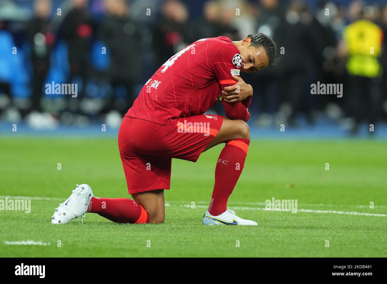 Virgile van Dijk du FC Liverpool semble déçu après avoir perdu le match final de la Ligue des champions de l'UEFA entre le FC Liverpool et le FC Real Madrid au Stade de France sur 28 mai 2022 à Paris, France. (Photo de Giuseppe Maffia/NurPhoto) Banque D'Images Virgile van Dijk du FC Liverpool semble déçu après avoir perdu le match final de la Ligue des champions de l'UEFA entre le FC Liverpool et le FC Real Madrid au Stade de France sur 28 mai 2022 à Paris, France. (Photo de Giuseppe Maffia/NurPhoto) Banque D'Images