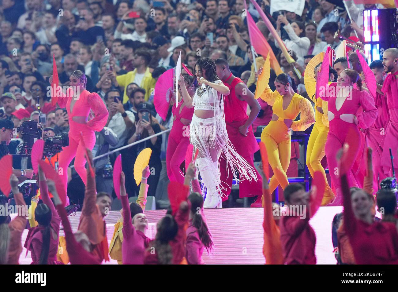 Camila Cabello se produit lors de la cérémonie d'ouverture précédant le match de finale de la Ligue des champions de l'UEFA entre le FC Liverpool et le FC Real Madrid au Stade de France sur 28 mai 2022 à Paris, en France. (Photo de Giuseppe Maffia/NurPhoto) Banque D'Images Camila Cabello se produit lors de la cérémonie d'ouverture précédant le match de finale de la Ligue des champions de l'UEFA entre le FC Liverpool et le FC Real Madrid au Stade de France sur 28 mai 2022 à Paris, en France. (Photo de Giuseppe Maffia/NurPhoto) Banque D'Images