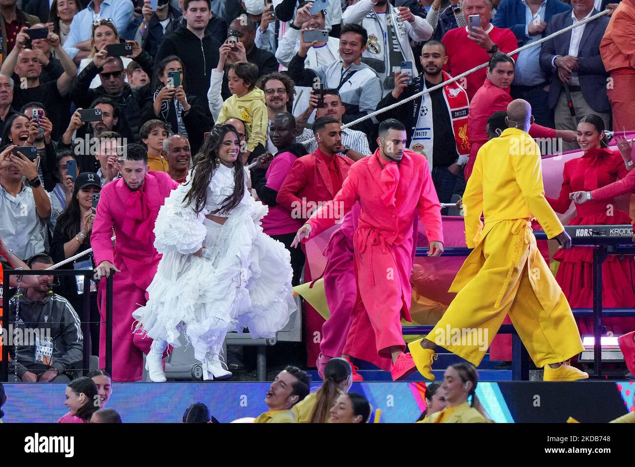 Camila Cabello se produit lors de la cérémonie d'ouverture précédant le match de finale de la Ligue des champions de l'UEFA entre le FC Liverpool et le FC Real Madrid au Stade de France sur 28 mai 2022 à Paris, en France. (Photo de Giuseppe Maffia/NurPhoto) Banque D'Images Camila Cabello se produit lors de la cérémonie d'ouverture précédant le match de finale de la Ligue des champions de l'UEFA entre le FC Liverpool et le FC Real Madrid au Stade de France sur 28 mai 2022 à Paris, en France. (Photo de Giuseppe Maffia/NurPhoto) Banque D'Images