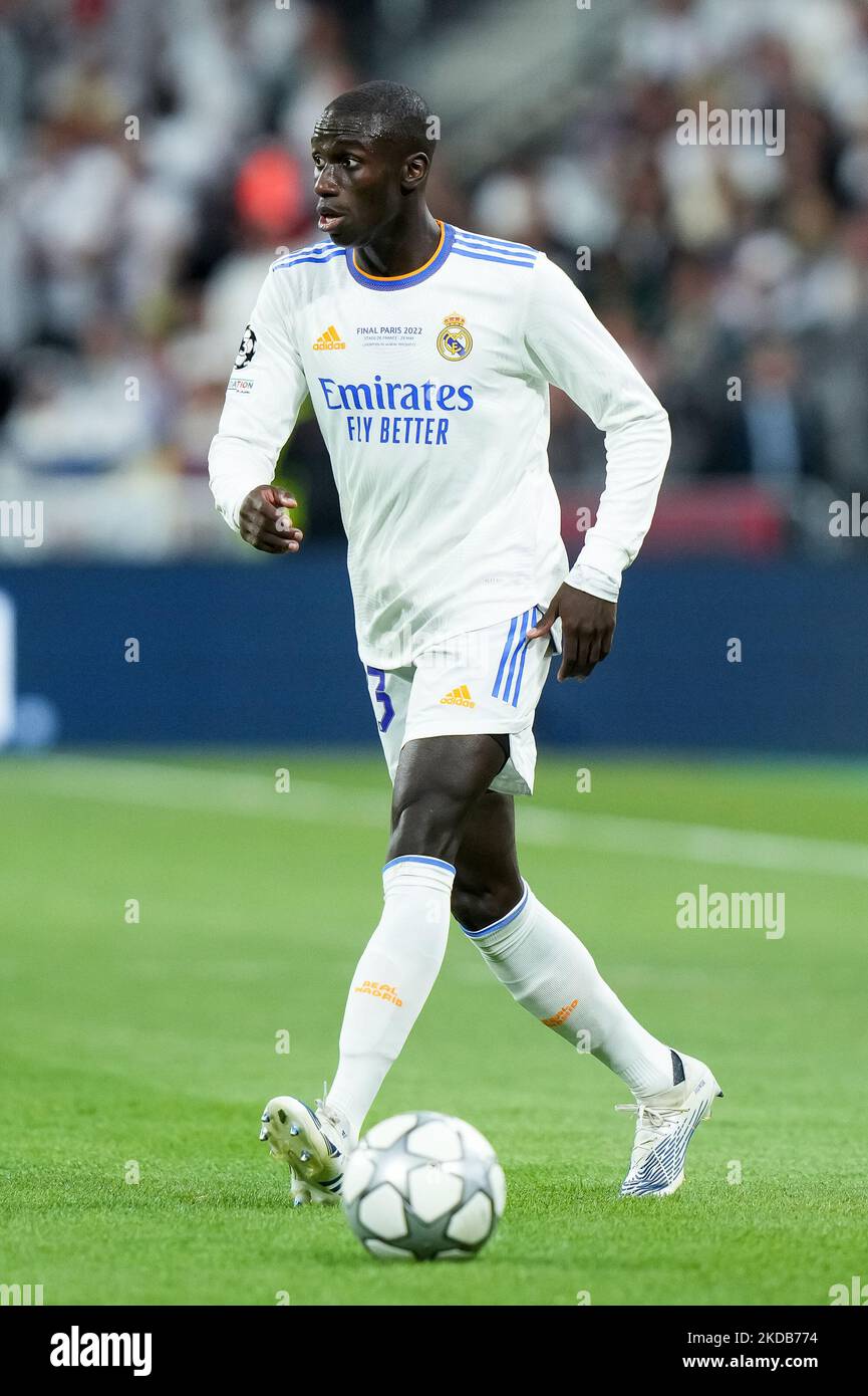 Ferland Mendy du Real Madrid CF lors du match final de la Ligue des champions de l'UEFA entre le FC Liverpool et le Real Madrid CF au Stade de France sur 28 mai 2022 à Paris, France. (Photo de Giuseppe Maffia/NurPhoto) Banque D'Images Ferland Mendy du Real Madrid CF lors du match final de la Ligue des champions de l'UEFA entre le FC Liverpool et le Real Madrid CF au Stade de France sur 28 mai 2022 à Paris, France. (Photo de Giuseppe Maffia/NurPhoto) Banque D'Images