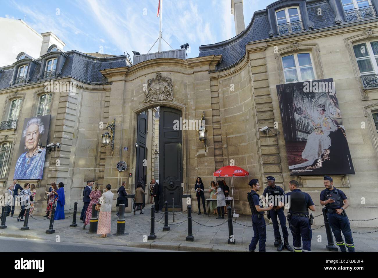 Jubilé Reine Elisabeth II à l'Ambassade britannique à Paris - 1 juin 2022, Paris (photo de Daniel Pier/NurPhoto) Banque D'Images