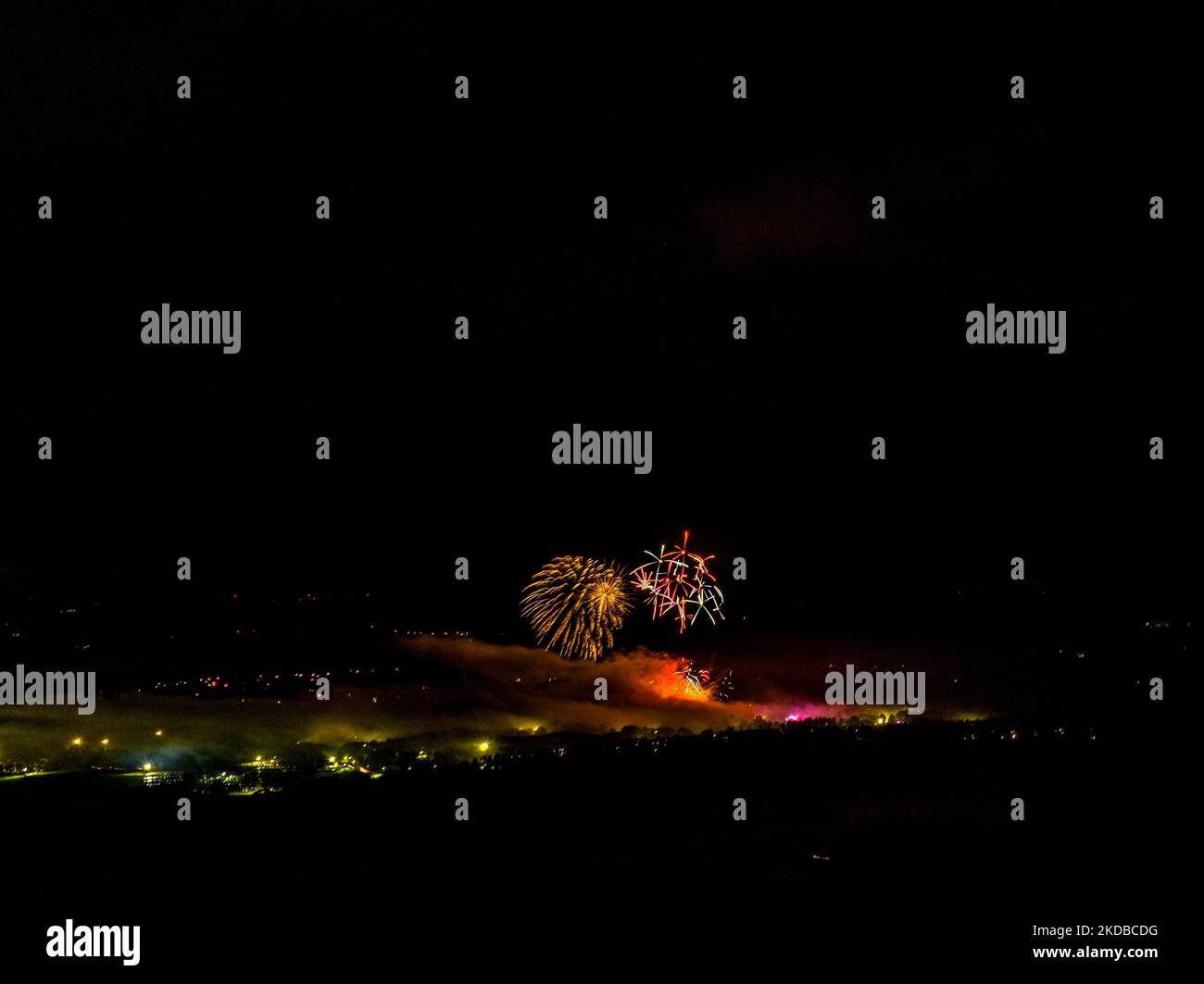 Exposition longue de Drone aérienne photos de feux d'artifice Alton Towers Banque D'Images