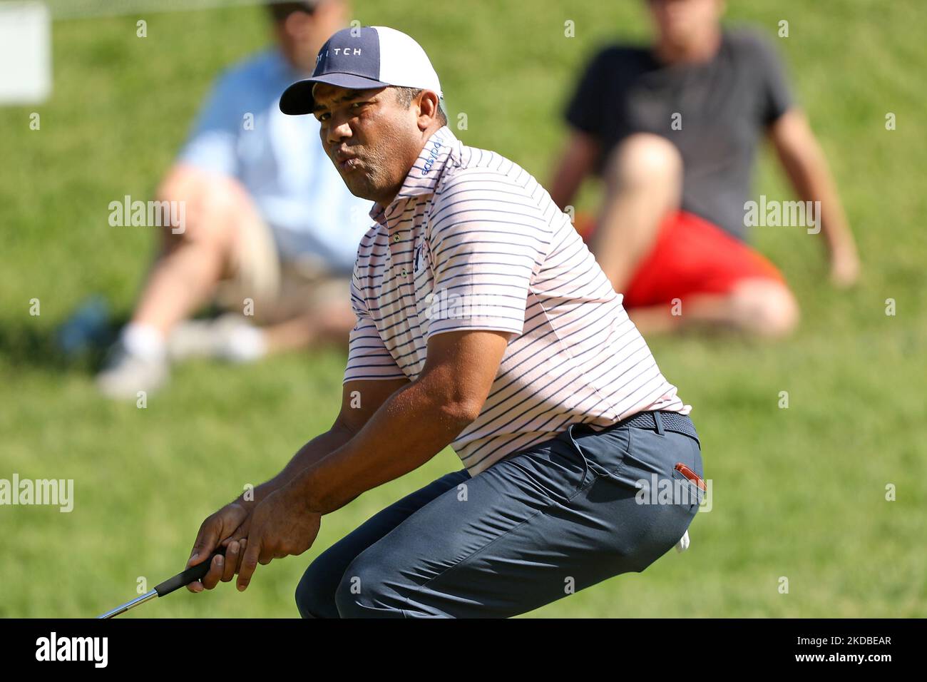 Jhonattan Vegas du Venezuela réagit après son tir sur le vert 9th lors de la deuxième partie du tournoi commémoratif présenté par Workday au club de golf de Muirfield Village à Dublin, Ohio, États-Unis vendredi, 3 juin 2022. (Photo de Jorge Lemus/NurPhoto) Banque D'Images