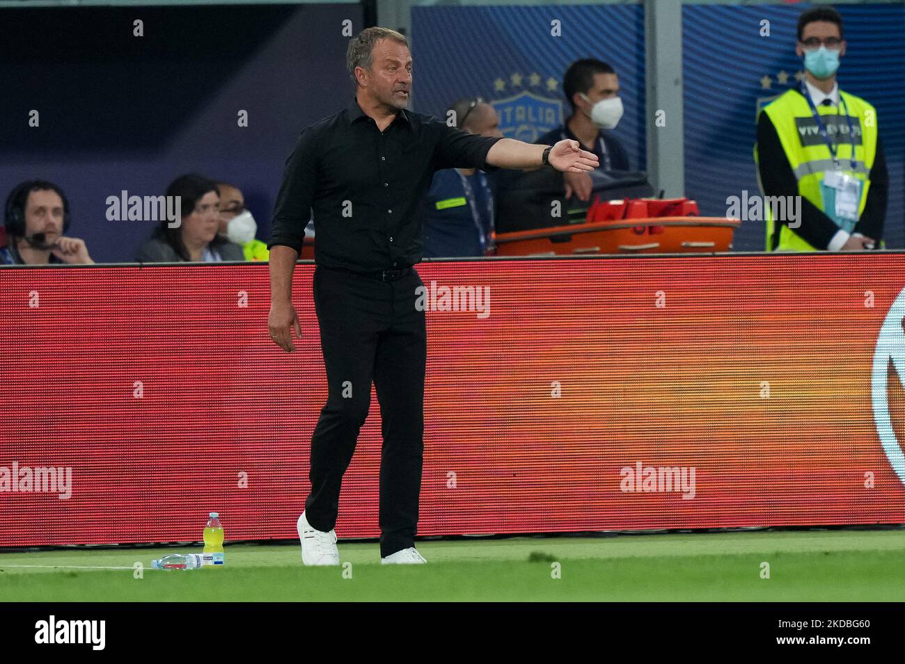Hans-Dieter Flick, directeur de l'Allemagne gestes pendant le match de l'UEFA Nations League entre l'Italie et l'Allemagne au Stadio Renato Dall'Ara, Bologne, Italie, le 4 juin 2022. (Photo de Giuseppe Maffia/NurPhoto) Banque D'Images