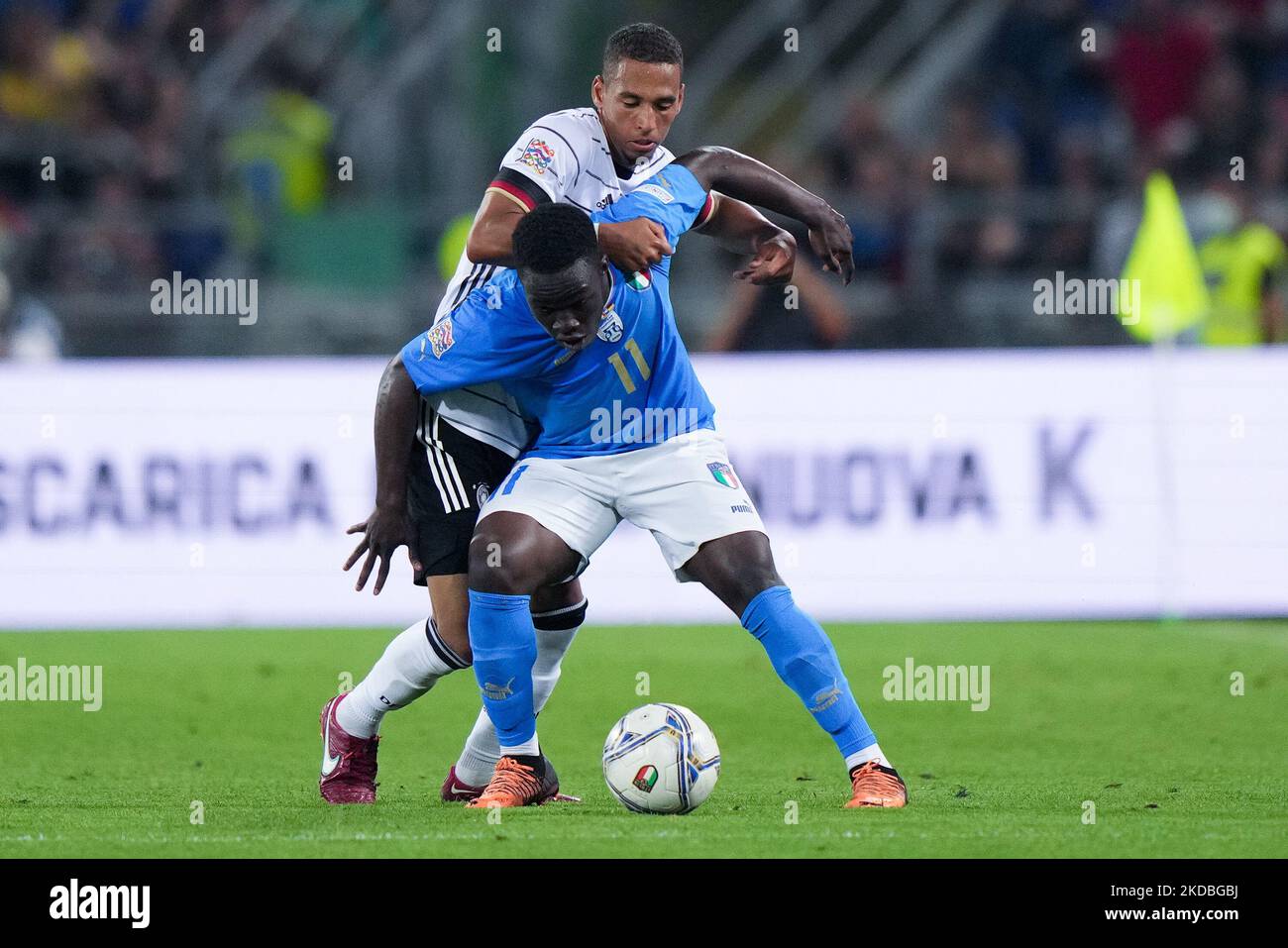 Thilo Kehrer, d'Allemagne, et Degnand Wilfried Gnonto, d'Italie, se disputent le ballon lors du match de l'UEFA Nations League entre l'Italie et l'Allemagne au Stadio Renato Dall'Ara, à Bologne, en Italie, le 4 juin 2022. (Photo de Giuseppe Maffia/NurPhoto) Banque D'Images Thilo Kehrer, d'Allemagne, et Degnand Wilfried Gnonto, d'Italie, se disputent le ballon lors du match de l'UEFA Nations League entre l'Italie et l'Allemagne au Stadio Renato Dall'Ara, à Bologne, en Italie, le 4 juin 2022. (Photo de Giuseppe Maffia/NurPhoto) Banque D'Images