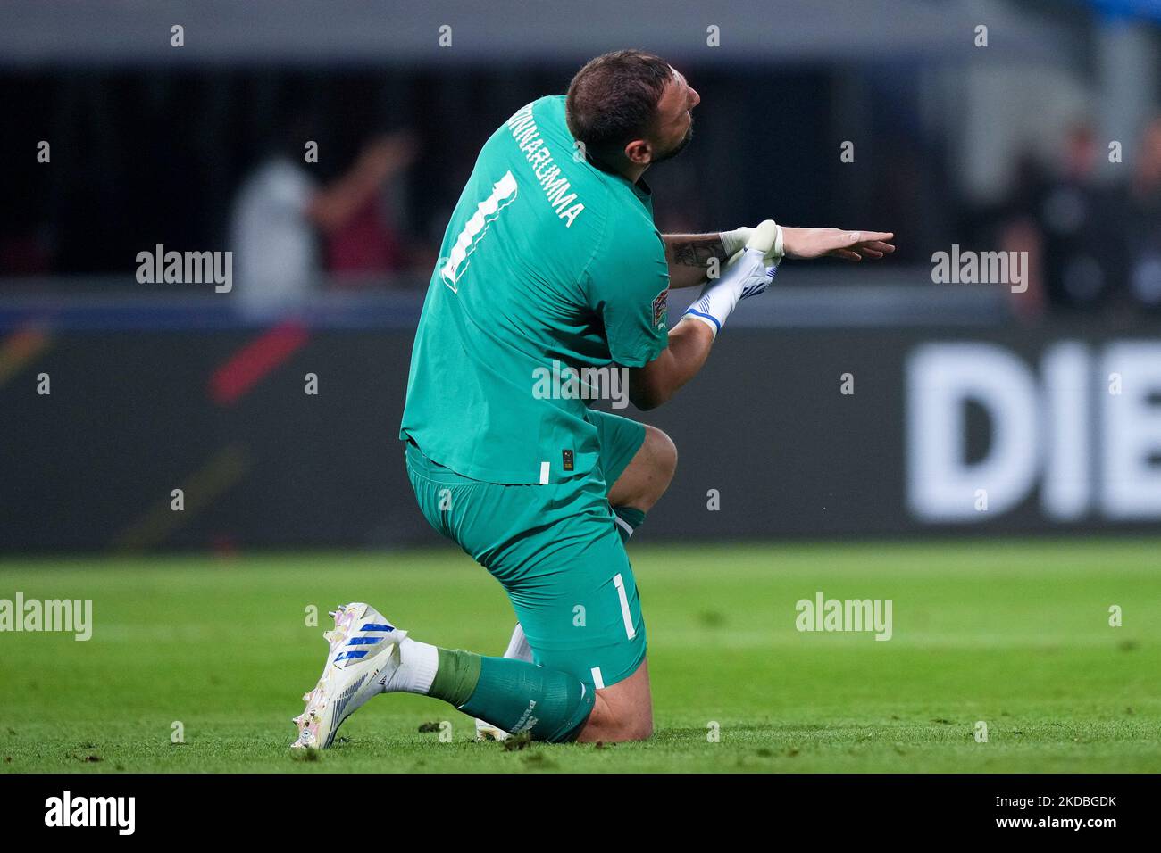 Gianluigi Donnarumma, d'Italie, semble blessé à la fin du match de l'UEFA Nations League entre l'Italie et l'Allemagne au Stadio Renato Dall'Ara, à Bologne, Italie, le 4 juin 2022. (Photo de Giuseppe Maffia/NurPhoto) Banque D'Images Gianluigi Donnarumma, d'Italie, semble blessé à la fin du match de l'UEFA Nations League entre l'Italie et l'Allemagne au Stadio Renato Dall'Ara, à Bologne, Italie, le 4 juin 2022. (Photo de Giuseppe Maffia/NurPhoto) Banque D'Images