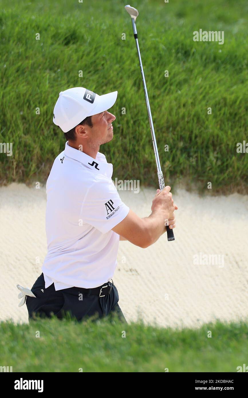 Viktor Hovland, d'Oslo, Norvège, suit son tir du bunker au vert 17th lors de la dernière partie du tournoi commémoratif présenté par Workday au club de golf de Muirfield Village à Dublin, Ohio, États-Unis, le dimanche, 5 juin, 2022. (Photo par Amy Lemus/NurPhoto) Banque D'Images Viktor Hovland, d'Oslo, Norvège, suit son tir du bunker au vert 17th lors de la dernière partie du tournoi commémoratif présenté par Workday au club de golf de Muirfield Village à Dublin, Ohio, États-Unis, le dimanche, 5 juin, 2022. (Photo par Amy Lemus/NurPhoto) Banque D'Images