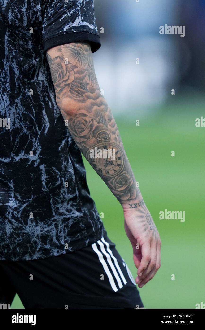 Vue détaillée des tattoes du bras droit de David Raum d'Allemagne pendant l'échauffement précédant le match de l'UEFA Nations League entre l'Italie et l'Allemagne au Stadio Renato Dall'Ara, Bologne, Italie, le 4 juin 2022. (Photo de Giuseppe Maffia/NurPhoto) Banque D'Images Vue détaillée des tattoes du bras droit de David Raum d'Allemagne pendant l'échauffement précédant le match de l'UEFA Nations League entre l'Italie et l'Allemagne au Stadio Renato Dall'Ara, Bologne, Italie, le 4 juin 2022. (Photo de Giuseppe Maffia/NurPhoto) Banque D'Images