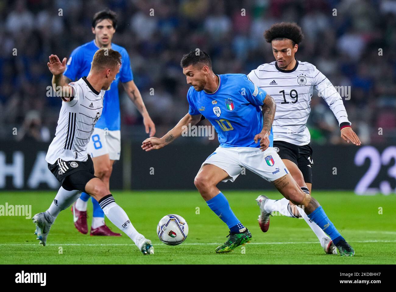 Lorenzo Pellegrini, d'Italie, et Joshua Kimmich, d'Allemagne, se disputent le bal lors du match de l'UEFA Nations League entre l'Italie et l'Allemagne au Stadio Renato Dall'Ara, à Bologne, en Italie, le 4 juin 2022. (Photo de Giuseppe Maffia/NurPhoto) Banque D'Images Lorenzo Pellegrini, d'Italie, et Joshua Kimmich, d'Allemagne, se disputent le bal lors du match de l'UEFA Nations League entre l'Italie et l'Allemagne au Stadio Renato Dall'Ara, à Bologne, en Italie, le 4 juin 2022. (Photo de Giuseppe Maffia/NurPhoto) Banque D'Images