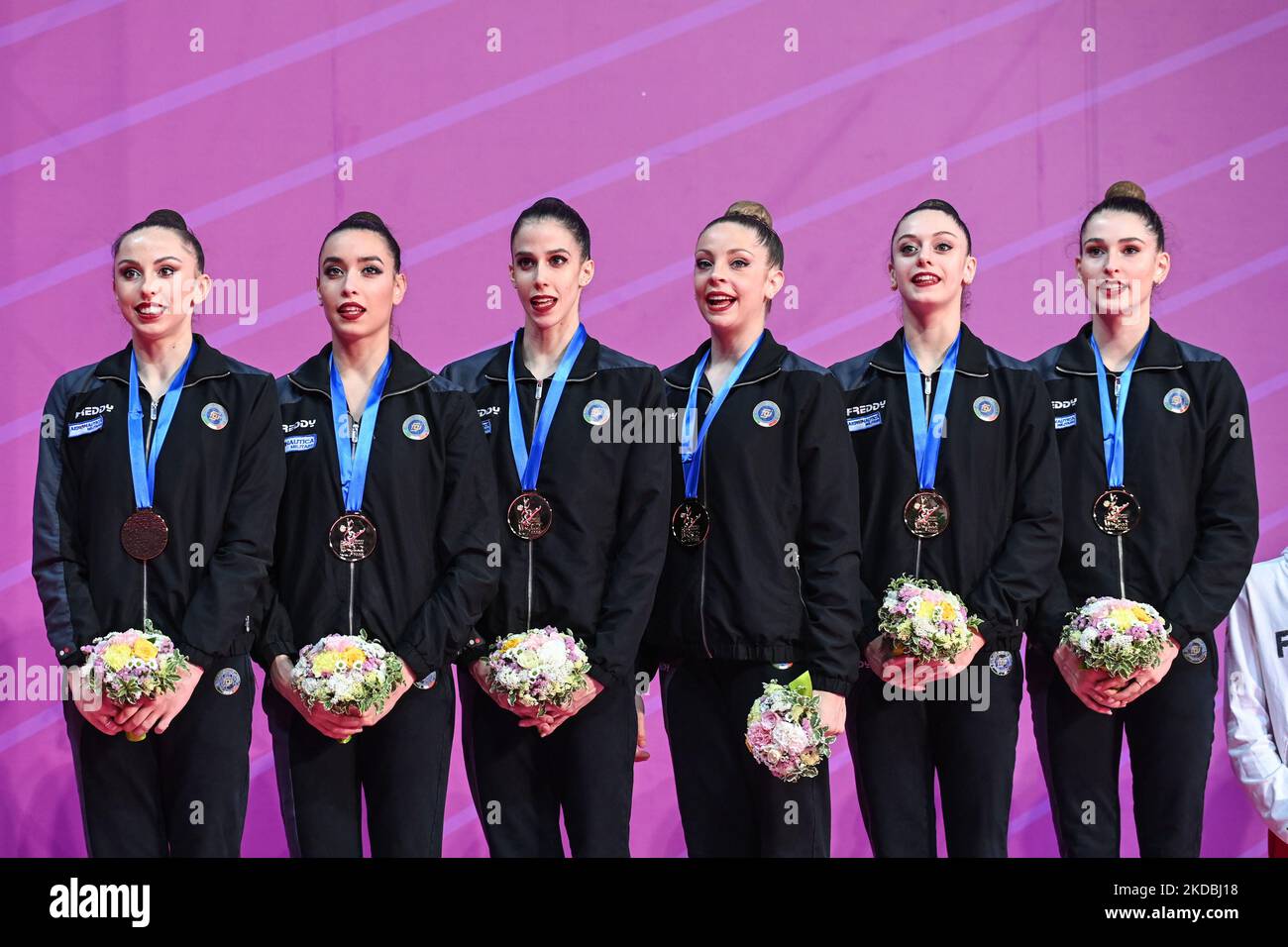 Italie (ITA) équipe de groupe lors de la cérémonie de remise des prix lors de la coupe du monde de GYMNASTIQUE rythmique DE LA FIG 2022 sur 03 juin 2022 à l'arène Vitrifrigo à Pesaro, Italie (photo de Gianluca Ricci/LiveMedia/NurPhoto) Banque D'Images