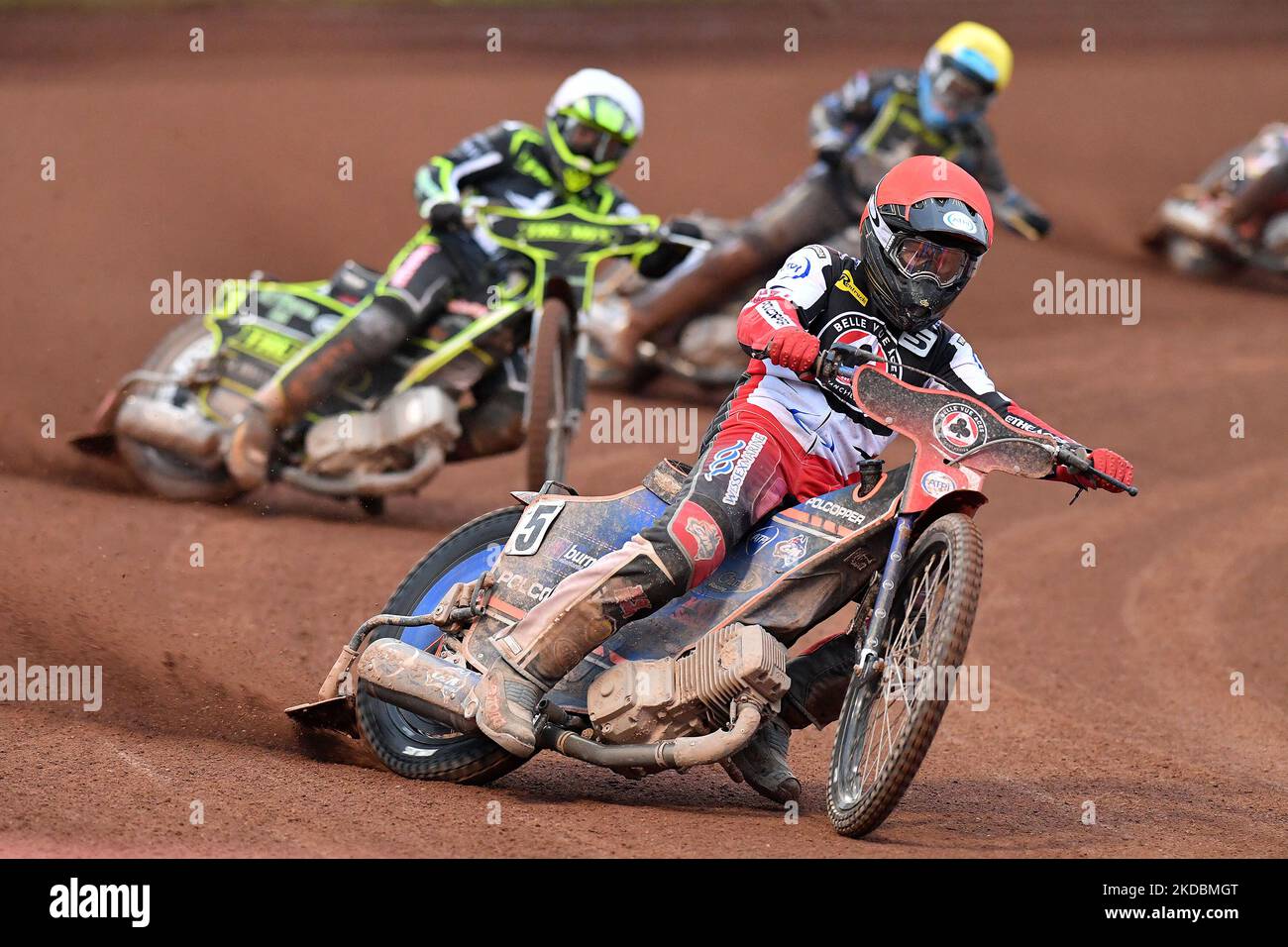 Brady Kurtz (capitaine) de Belle vue 'ATPI' Aces dirige Danny King (capitaine) de Ipswich 'TruMix' Witches lors du match de SGB Premiership entre Belle vue Aces et Ipswich Witches au National Speedway Stadium, Manchester, le lundi 6th juin 2022. (Photo d'Eddie Garvey/MI News/NurPhoto) Banque D'Images